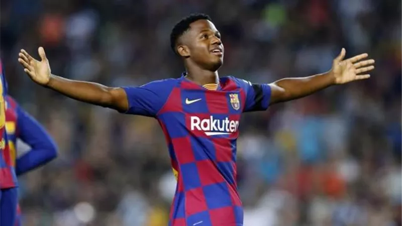 جوهرة برشلونة مهدد بالرحيل إلي مانشيستر يونايتد