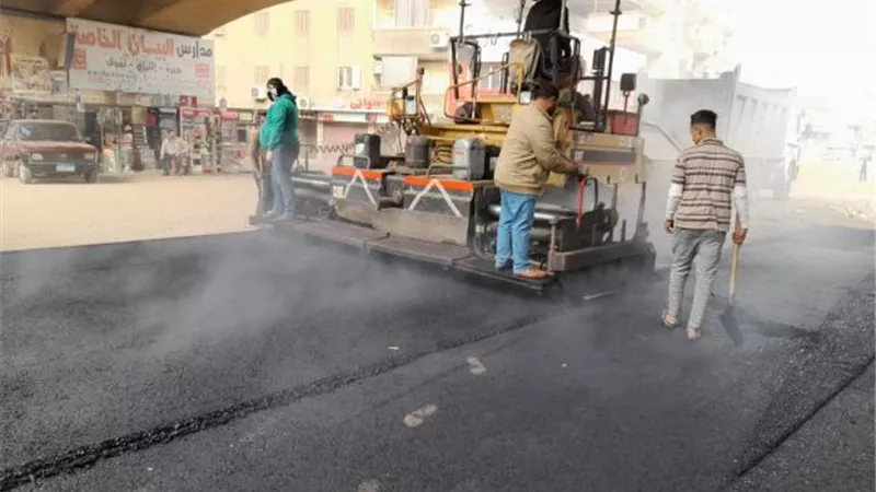 شاهد.. محافظ الجيزة يتابع أعمال رصف طريق ٦ أكتوبر وشوارع ترعه عبد العال 2 والنزهه والأسطبل
