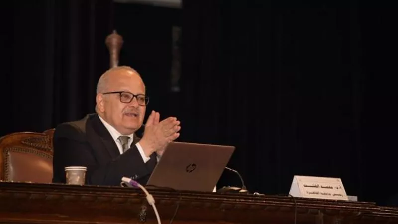 رئيس جامعة القاهرة يشدد على تطبيق الإجراءات الاحترازية لمواجهة الإصابة بفيروس كورونا
