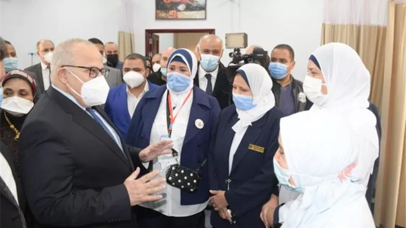 بالفيديو والصور .. الخشت يفتتح عدداً من الوحدات والمعامل الجديدة بمستشفي قصر العيني