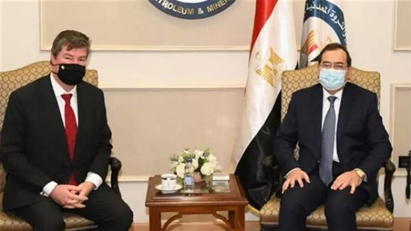وزير البترول يلتقى السفير الماليزي لبحث سبل الاستثمار بين البلدين