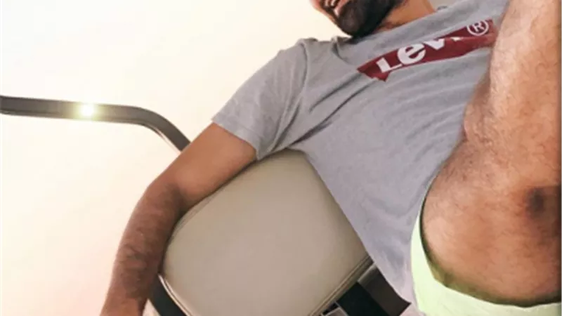 أحمد حاتم يشارك جمهوره بصورة أثناء عطلته الصيفية