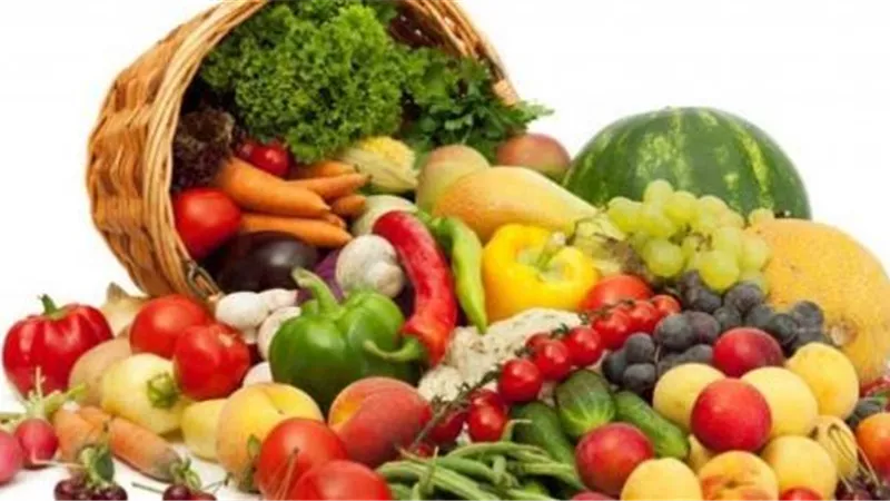 ثبات أسعار الخضراوات والفاكهة بسوق العبور