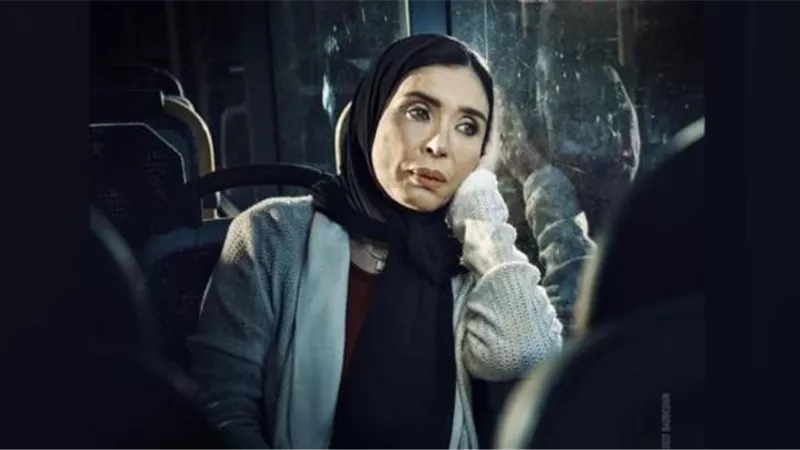 دينا بالحجاب  من كواليس مسلسل ”نقل عام”