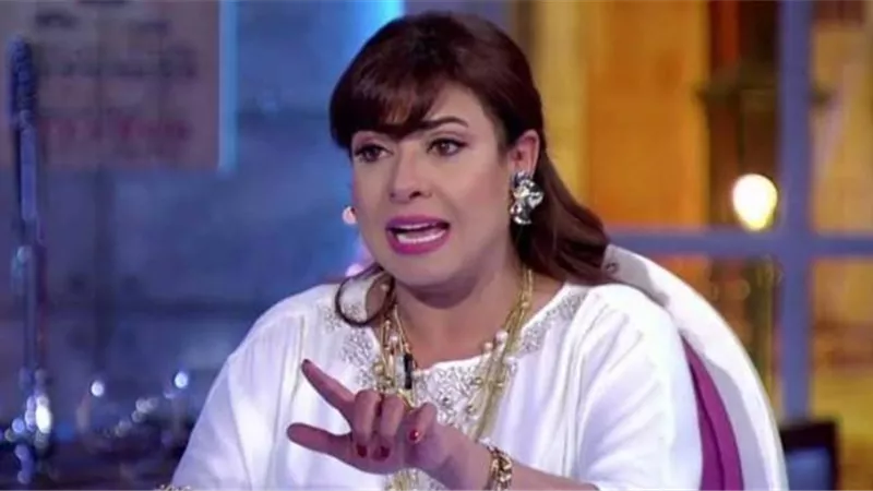 نشوى مصطفى تدافع عن منى زكى بعد تعرضها لهجوم حاد بسبب فيلمها الأخير.. اعرف الحكاية