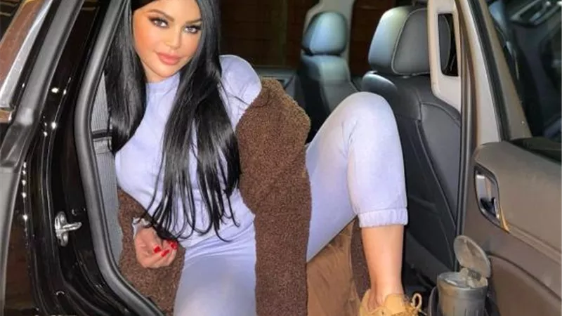 هيفاء وهبى تخطف الأنظار بجلسة تصوير جريئة
