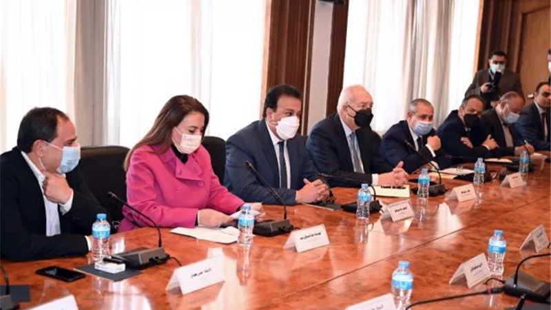 وزيرة التجارة تبحث استعدادات مشاركة مصر في الدورة الـ25 لمنتدى بطرسبرج الاقتصادى