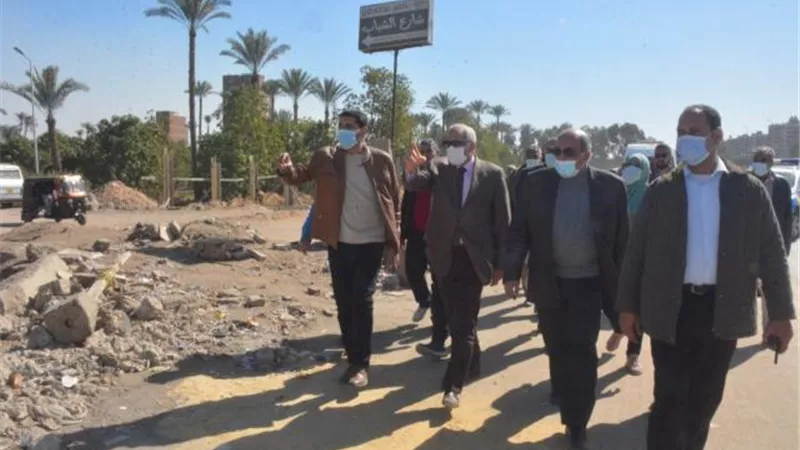 بالصور.. محافظ الجيزة يتفقد أعمال تطوير وتغطية ترعة المريوطية بهذه المنطقة