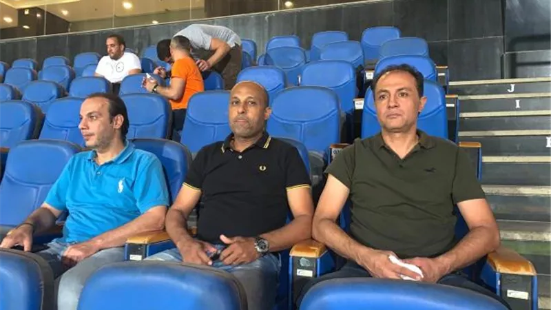 طارق مصطفى وأحمد أيوب يتابعان مباراة بيراميدز والإنتاج الحربي