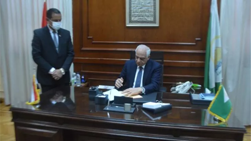 بالفيديو.. محافظ الجيزة يعتمد نتيجة الشهادة الإعدادية بنسبة نجاح ٧٣.٢٦  %