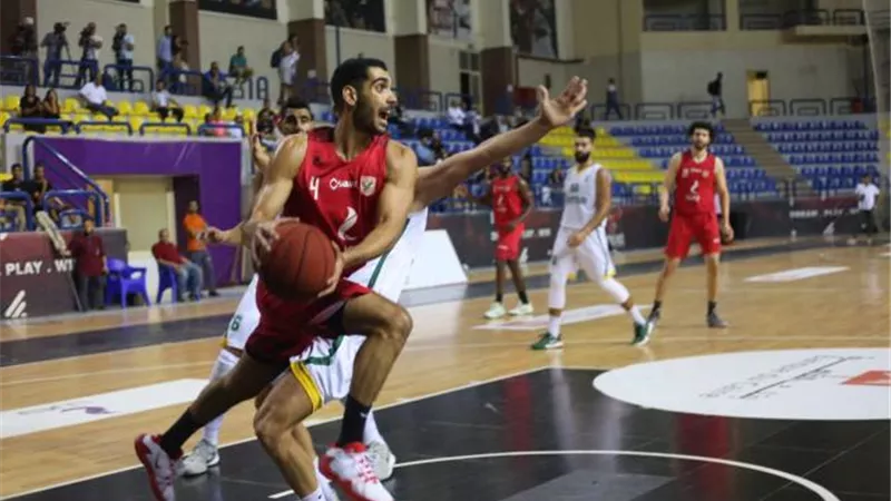 الإتحاد يتقدم علي الأهلي 49 - 36  فى الفترتين الأولى والثانية