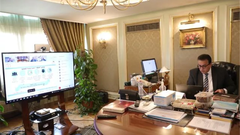 وزير التعليم العالي يرأس اجتماع معهد بحوث الإلكترونيات