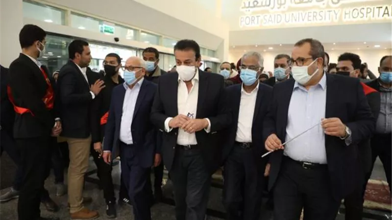 بالصور .. شاهد جولة وزير التعليم العالي بمستشفى بورسعيد الجامعي