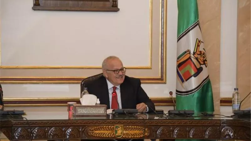 الخشت يجتمع بصندوق الرعاية الطبية لتحسين الخدمة المقدمة لأعضاء هيئة التدريس والعاملين