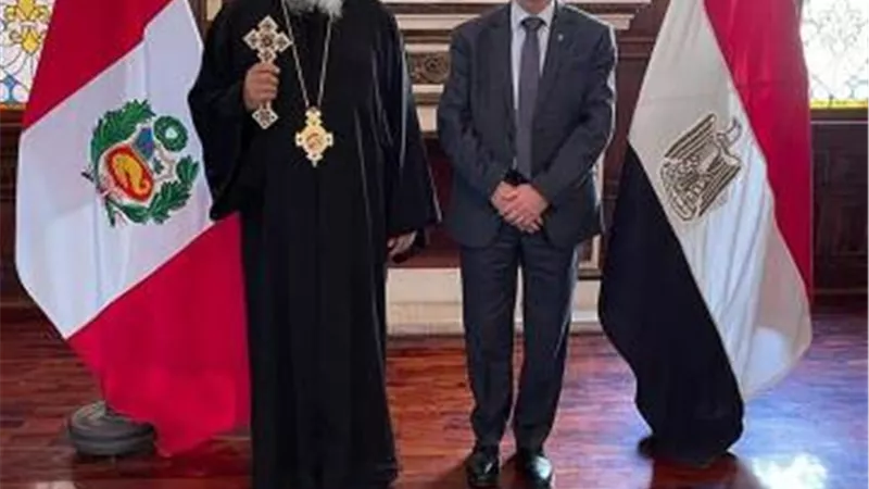 منح المعمودية لطفلة.. شاهد  كواليس زيارة الأنبا يوسف الرعوية لدولة بيرو