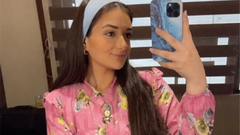ملك أحمد زاهر تتألق في أحدث ظهور من كواليس ”فارس”