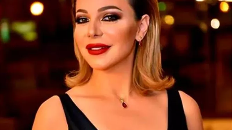 سوزان نجم الدين تواصل تصوير دورها في مسلسل ”بيوت من ورق”