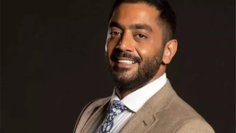 أحمد فلوكس يرد على متابع طلب منه الاعتزال بطريقة مختلفة