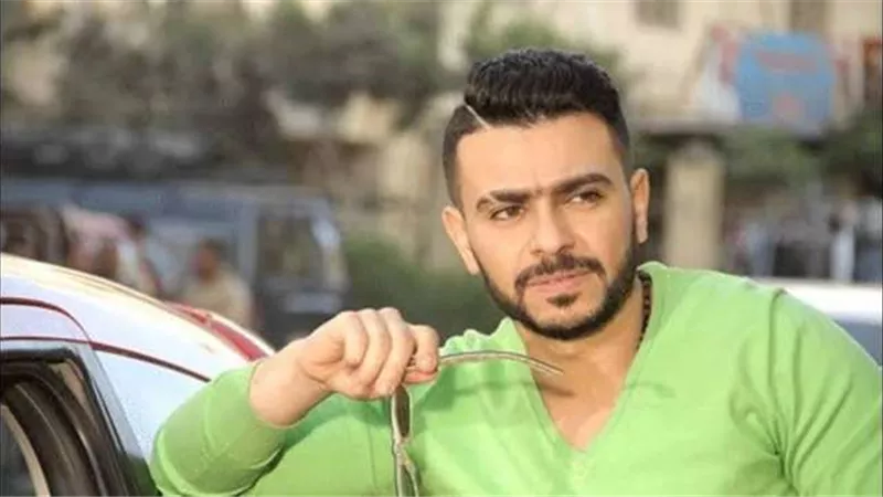 كريم الحسينى يحول سيارته لـ عربة مشروبات ساخنة