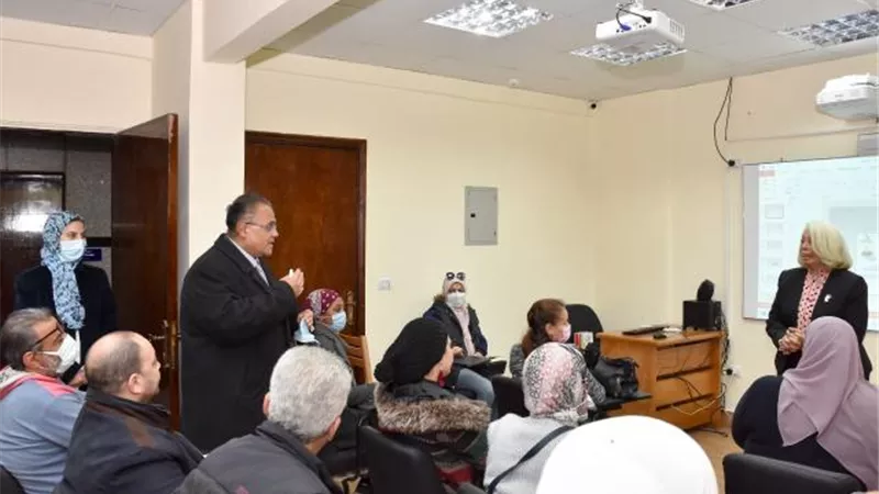 جامعة عين شمس تنظم دورة تدريبية للطلاب للتعامل مع الصم وضعاف السمع