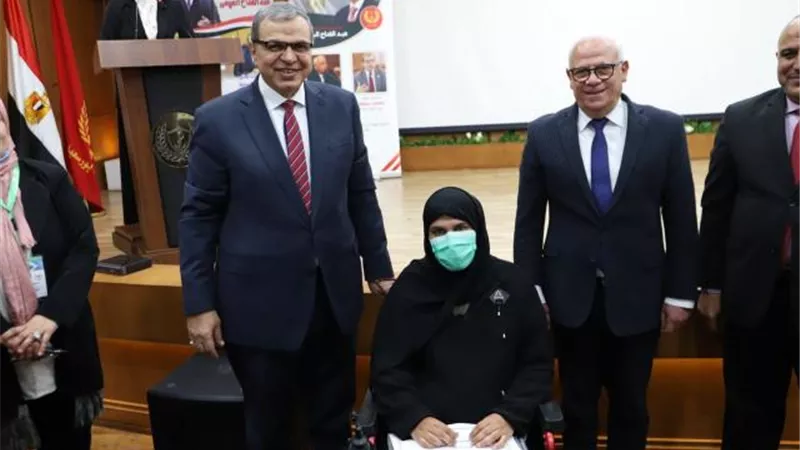 صور.. تسليم عقود عمل لأصحاب القدرات ببورسعيد