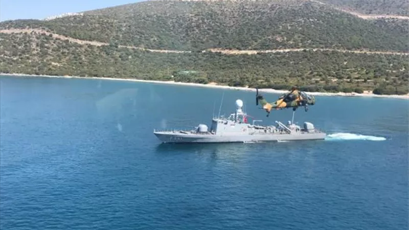 بالصور.. تركيا تُجرى مناورات عسكرية في بحري إيجه والمتوسط