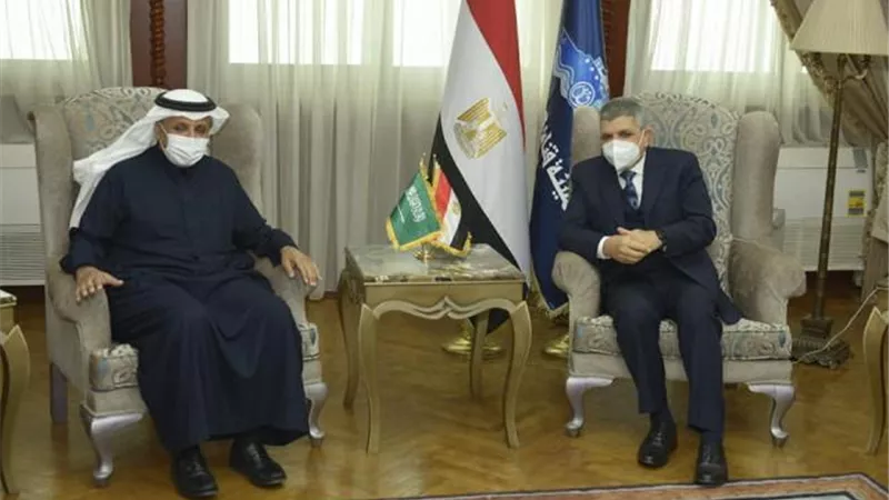 هيئة قناة السويس : الفريق ربيع يلتقي رئيس الهيئة العامة للنقل السعودي لبحث سبل التعاون المشترك