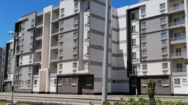 الإسكان : تسليم دفعة من وحدات سكن مصر بغرب الجامعات بمدينة القاهرة الجديدة