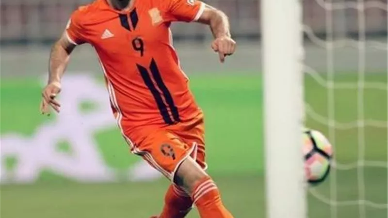 سوري جديد قريب من الأهلي السعودي يعوض الرحيل المحسوم لعمر السومة