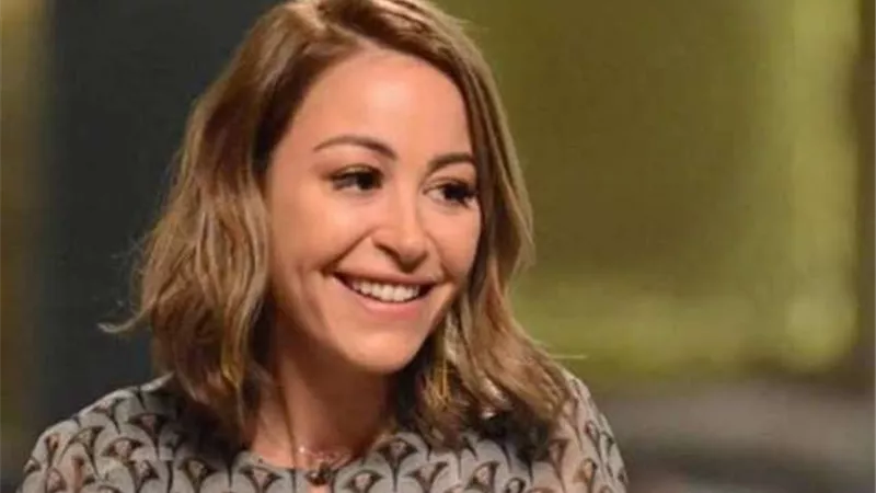 منة شلبى تواصل تصوير دورها في مسلسل ”بطلوع الروح”