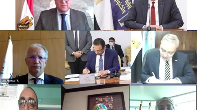 وزيرا التعليم العالى والاتصالات يشهدان توقيع بروتوكول تعاون لإنشاء مركز ”إبداع مصر الرقمية” بجامعة طنطا