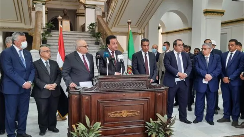 بالفيديو .. شاهد تفاصيل زيارة وزير التعليم العالي لجامعة القاهرة