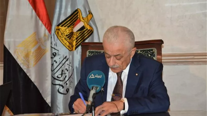 «شوقي»يعتمد نتيجة الدبلومات الفنية