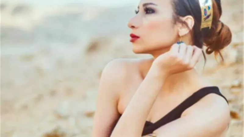 غادة طلعت تثير الجدل بـ”لوك” أنثي القط الفرعوني