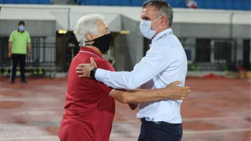 طارق يحيي: حلمي طولان استفز جماهير الزمالك بارتداء ”تي شيرت” ‏أحمر