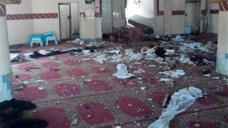 مقتل أكثر من 30 شخصا فى تفجير مسجد بمدينة بباكستان