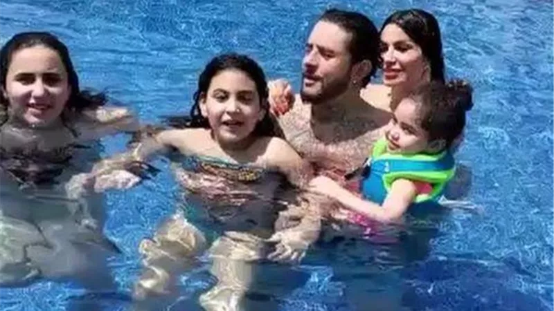 بالفيديو.. أحمد الفيشاوي وزوجته يستمتعان بالمصيف داخل حمام السباحة