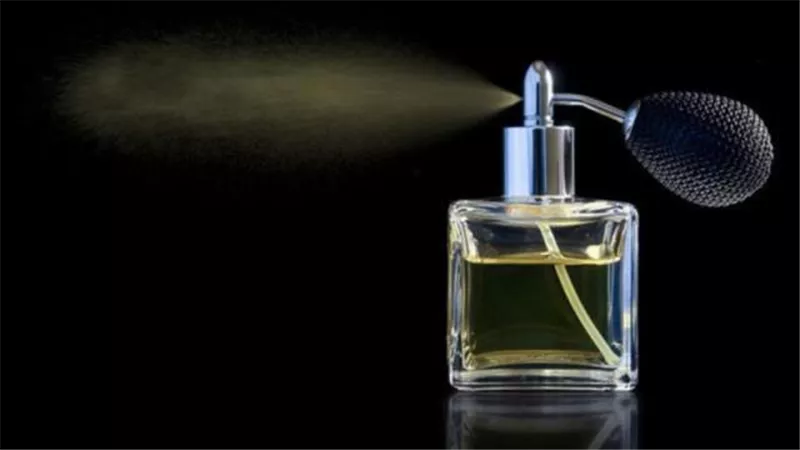 أسباب تبخر العطر سريعاً في الصيف