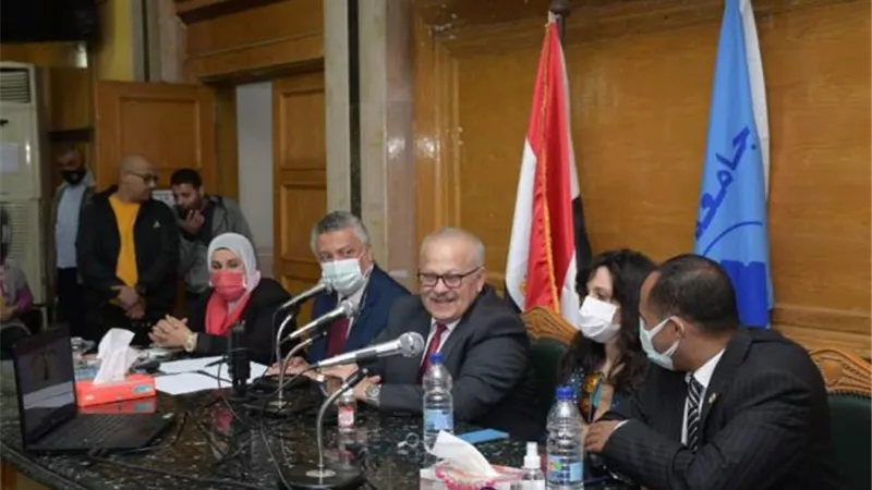 بالفيديو والصور .. رئيس جامعة القاهرة يترأس مجلس كلية الآداب