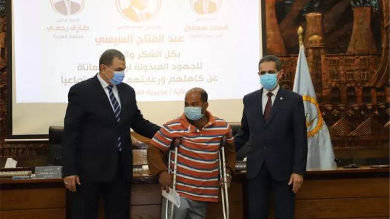صور..وزير القوى العاملة ومحافظ الغربية يسلمان 50 عقد عمل لـ «قادرون باختلاف»