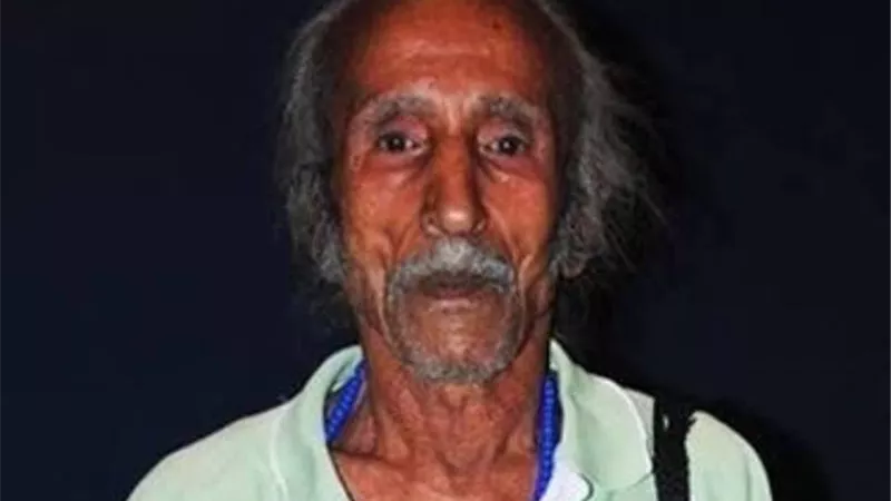كان يعمل صبي سمكري ..سجن في قضية تزوير .. وقف في وجه مبارك ..وهذه حكايته مع زكريا عزمي .. قصص  مثيرة عن  الكومبارس حسن كفتة