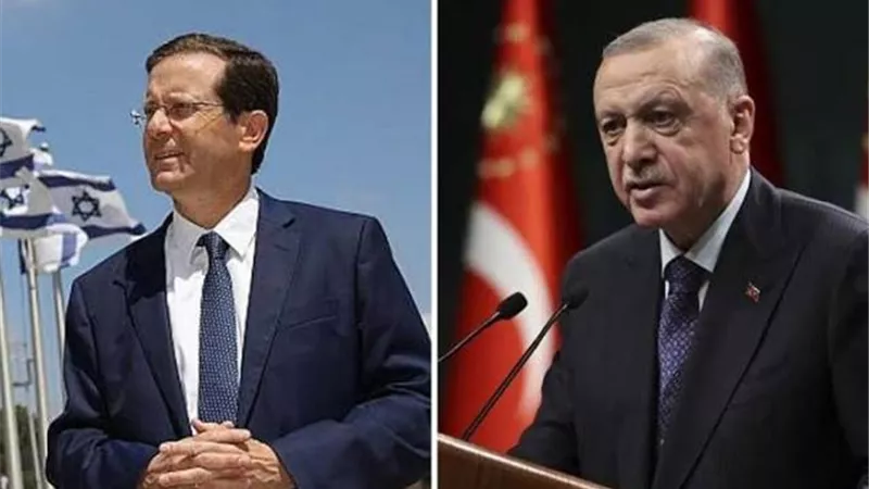 بالصور.. الرئيس الإسرائيلي يهدي أردوغان مخطوطة شعرية للسلطان العثماني
