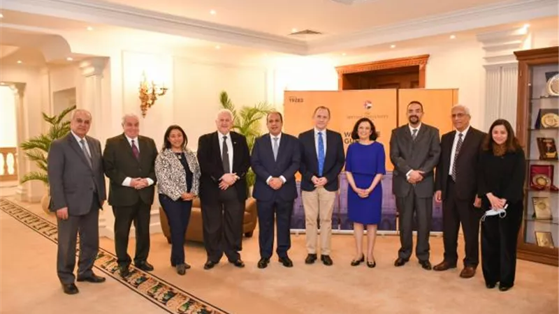 الجامعة البريطانية في مصر تستقبل وفدًا من الكلية الملكية لأطباء النساء والتوليد