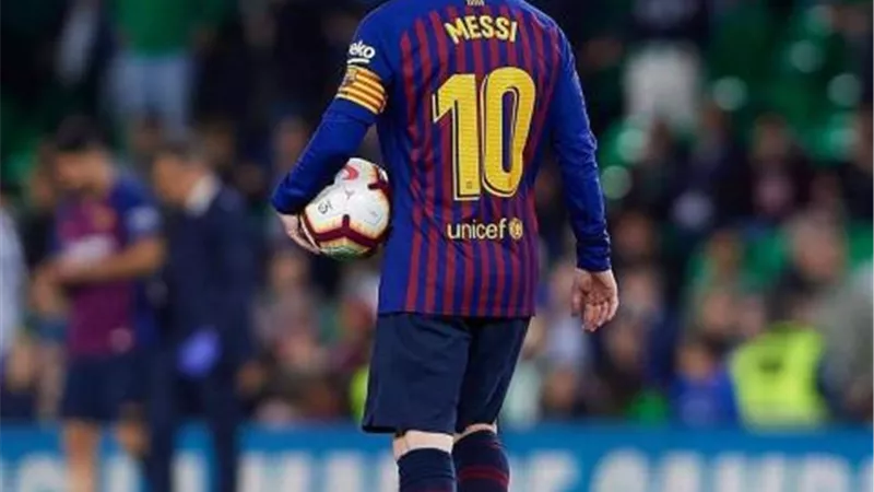 كروس يؤكد استفادة ريال مدريد من الرحيل المحتمل لميسي عن برشلونة