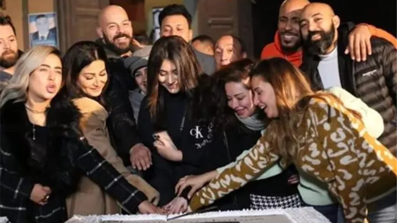وفاء عامر تتصدر برومو مسلسل ”بيت الشدة”
