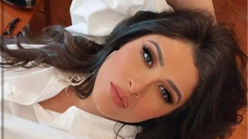 ياسمين عبد العزيز بإطلالة عفوية في أحدث ظهور لها