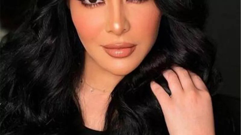 ميرهان حسين تهاجم منتقديها أثناء تأدية مناسك العمرة