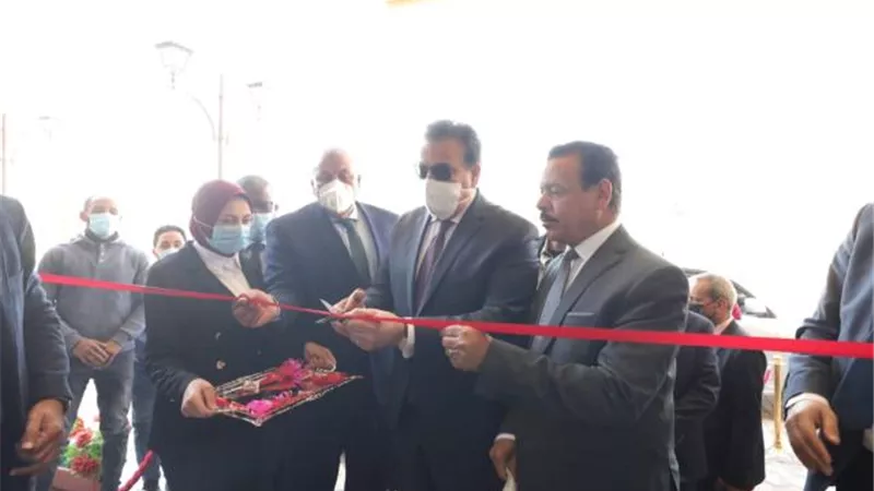 بالصور .. وزير التعليم العالي يفتتح منشآت جديدة بجامعة الوادي الجديد
