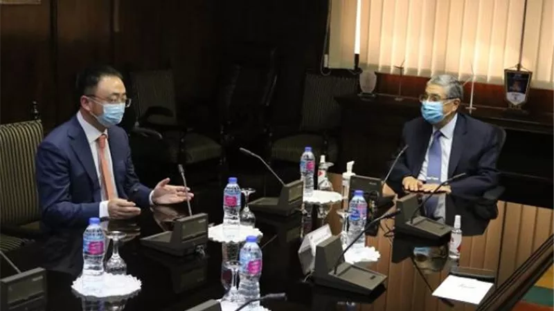 تفاصيل اللقاء الذى جمع بين وزير الكهرباء والرئيس الاقليمى للشركة هواوى الصينية