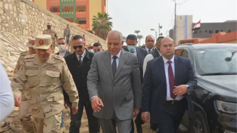 بالصور.. كل ما تريد معرفته عن جولة محافظ الجيزة وقائد المنطقة المركزية العسكرية بهذه المناطق اليوم